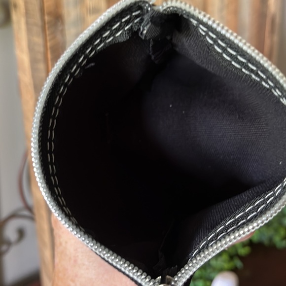 Kiehl's for Delta travel pouch with 10 items - Picture 4 of 14